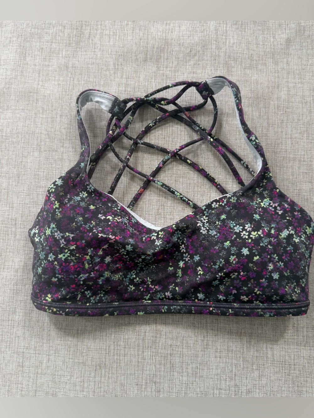 Lululemon Free To Be Wild Ditsy Floral Strappy Sports Gym Bra Size 4